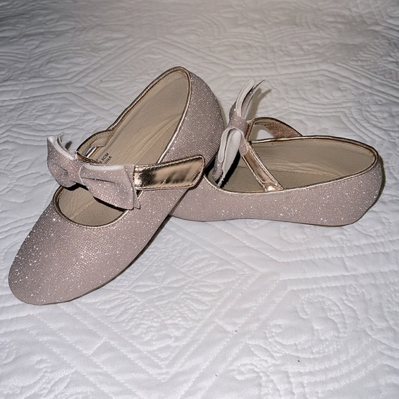 Felix & Flora Champagne Glitter Toddler Ballet Flats, Sz 11 Mary Jane w/ Bow EUC - Picture 2 of 6